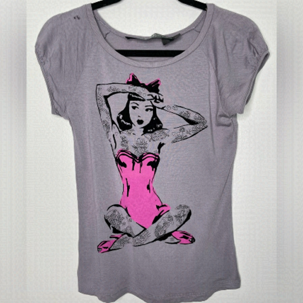 Y2k Mango pin up graphic t-shirt